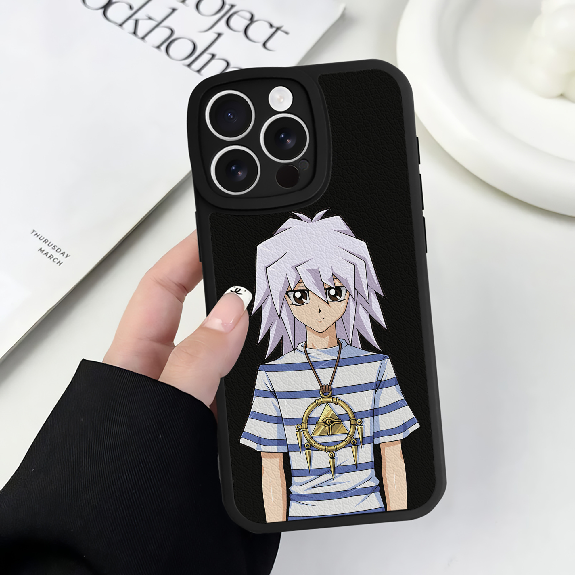 （画像用） 遊☆戯☆王 Yu-Gi-Oh! 【iPhone 16シリーズ対応】シリコンスマホケース（レザー調） 材質：シリコン